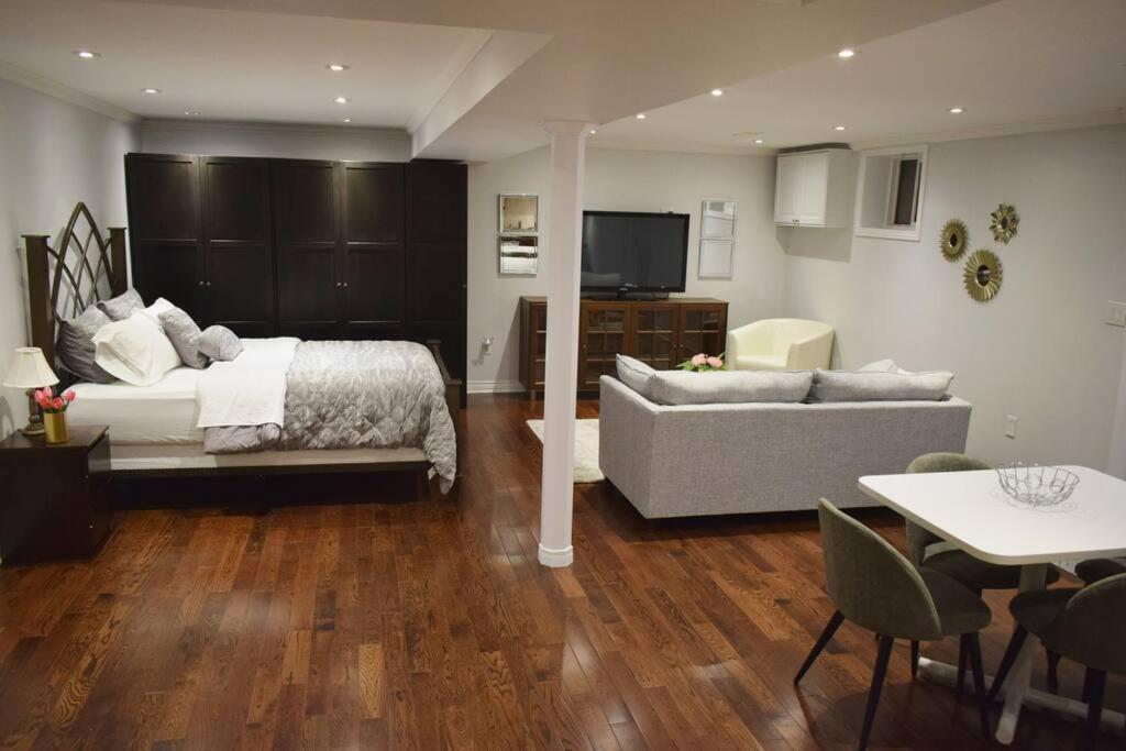 Home Away From Home - Basement Studio Apartment Toronto Exterior photo