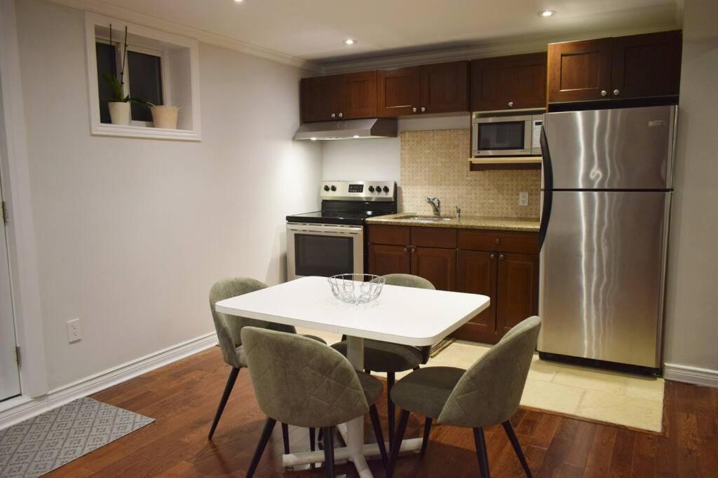 Home Away From Home - Basement Studio Apartment Toronto Exterior photo