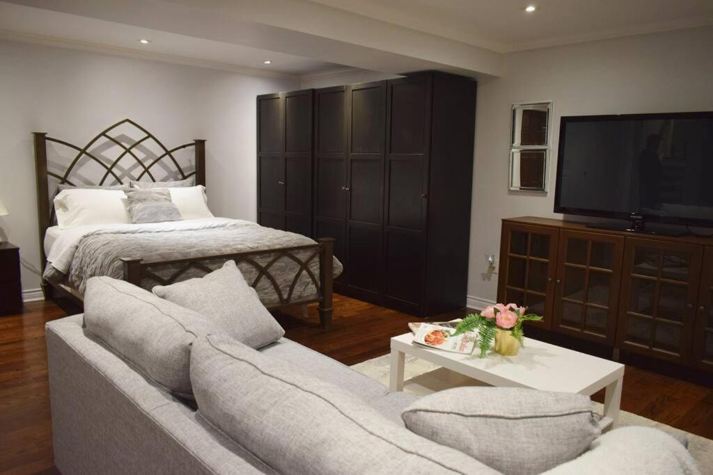 Home Away From Home - Basement Studio Apartment Toronto Exterior photo