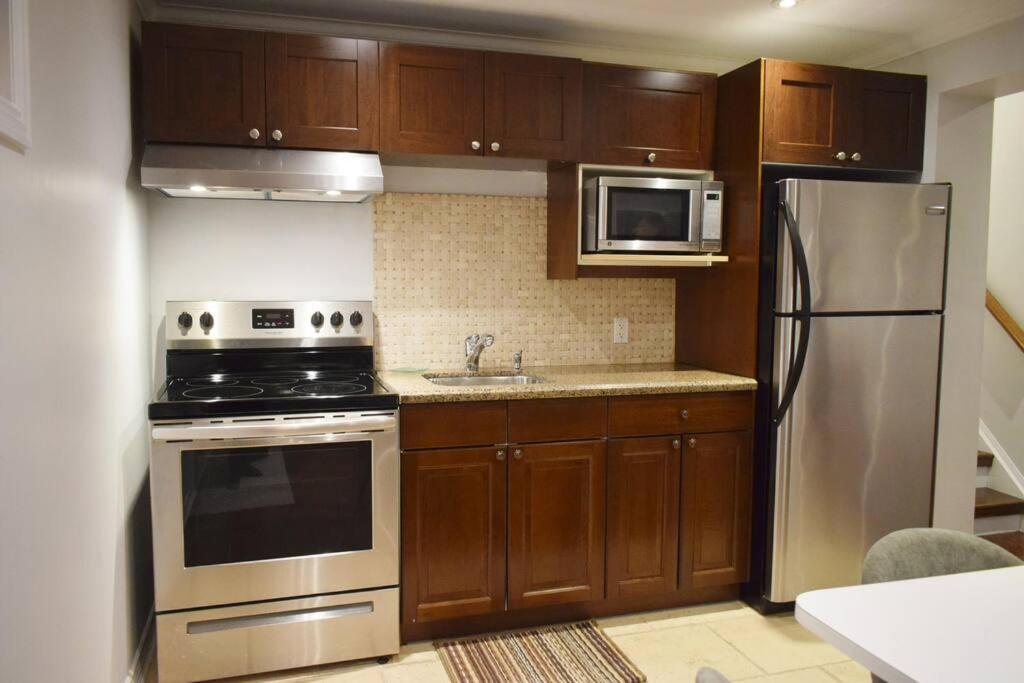 Home Away From Home - Basement Studio Apartment Toronto Exterior photo