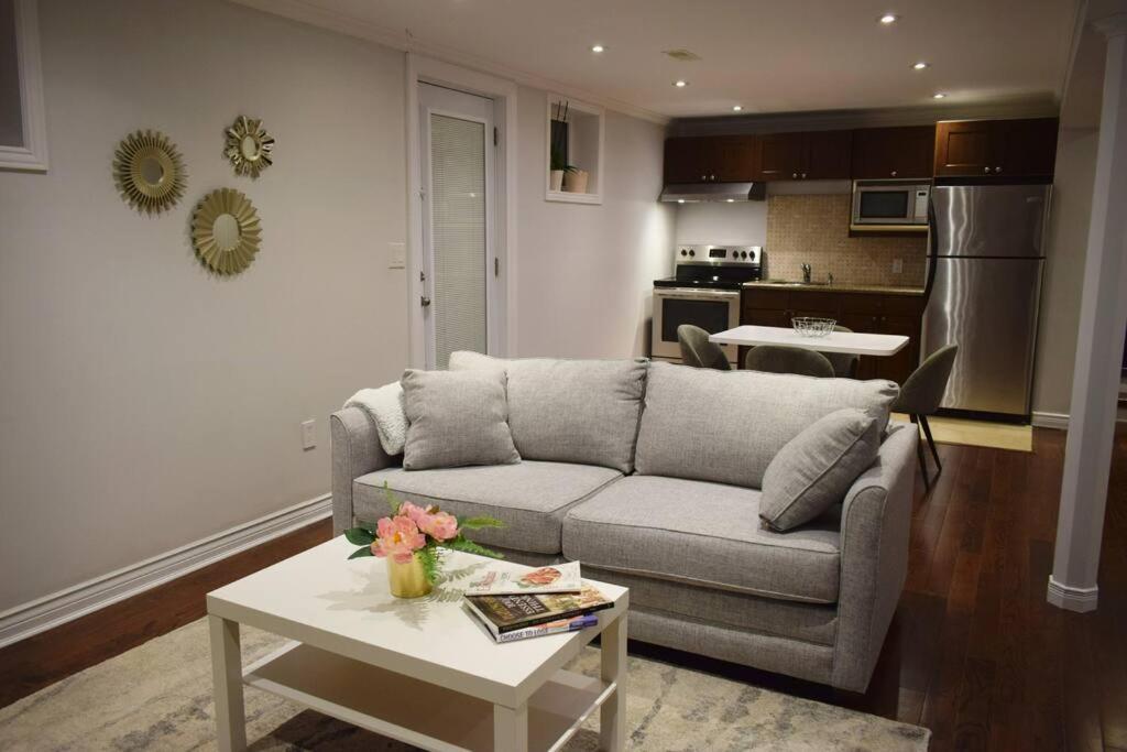 Home Away From Home - Basement Studio Apartment Toronto Exterior photo